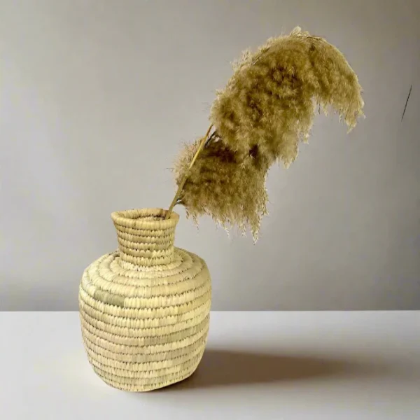 Vase with neck